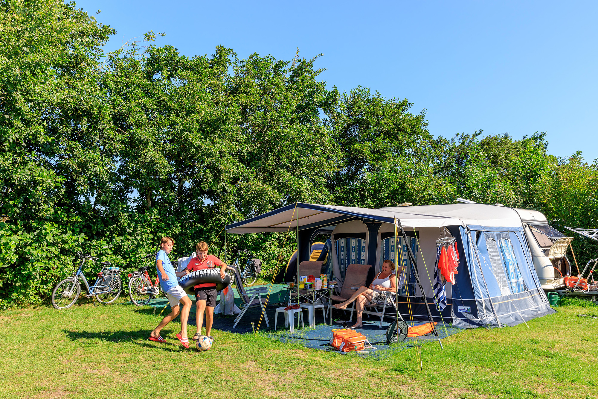 Ruime Kampeerplaatsen Op Camping Tempelhof Vlakbij Zee. - Tempelhof